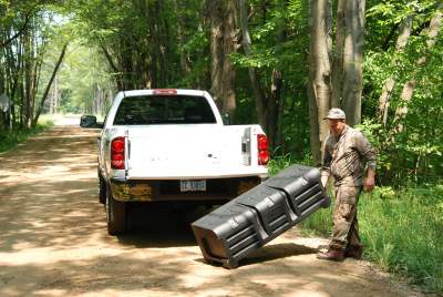 Portable truck bed box