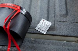 Tailgate gap cover - adhesion promoter with spray-on liners